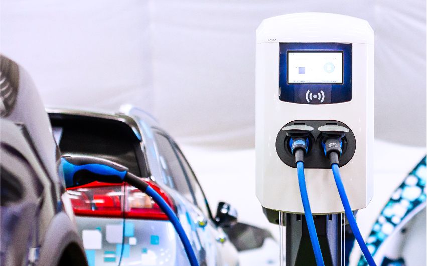 5 Things To Consider Before Deploying Display For Vehicle Charging 